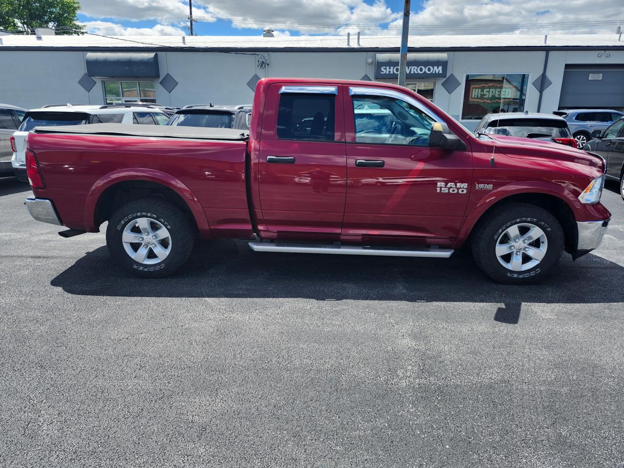 RAM 1500 4WD Quad Cab 140.5" ST 2015