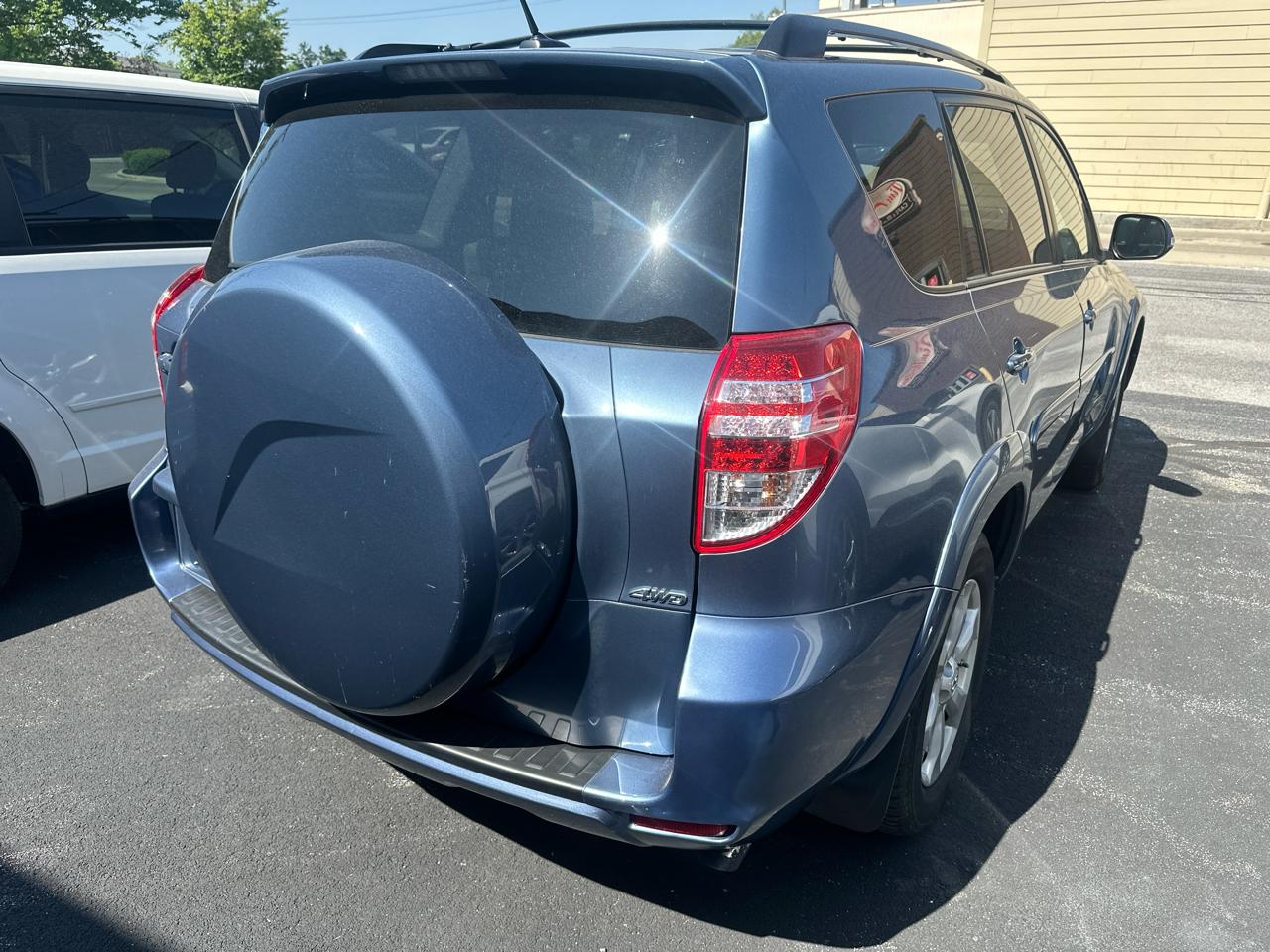 Toyota RAV4  2012