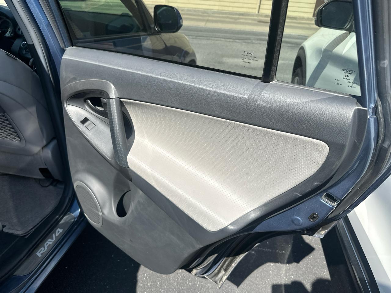 Toyota RAV4  2012