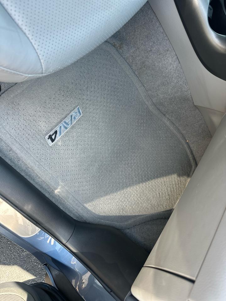 Toyota RAV4  2012