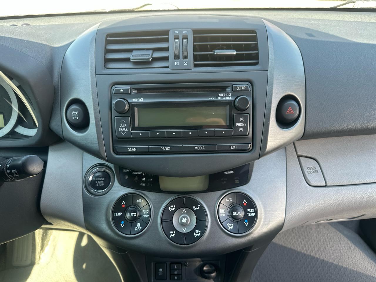 Toyota RAV4  2012