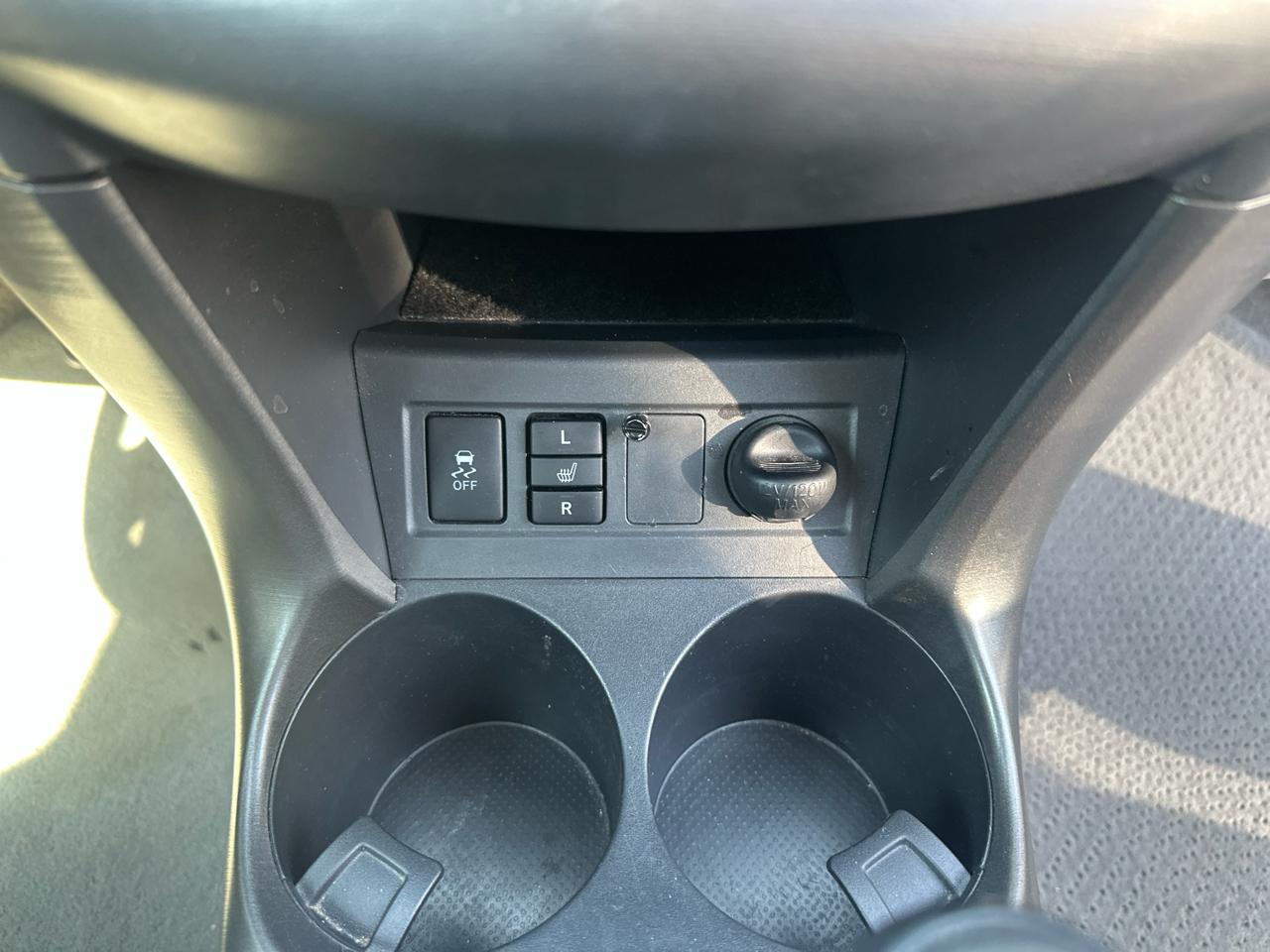 Toyota RAV4  2012