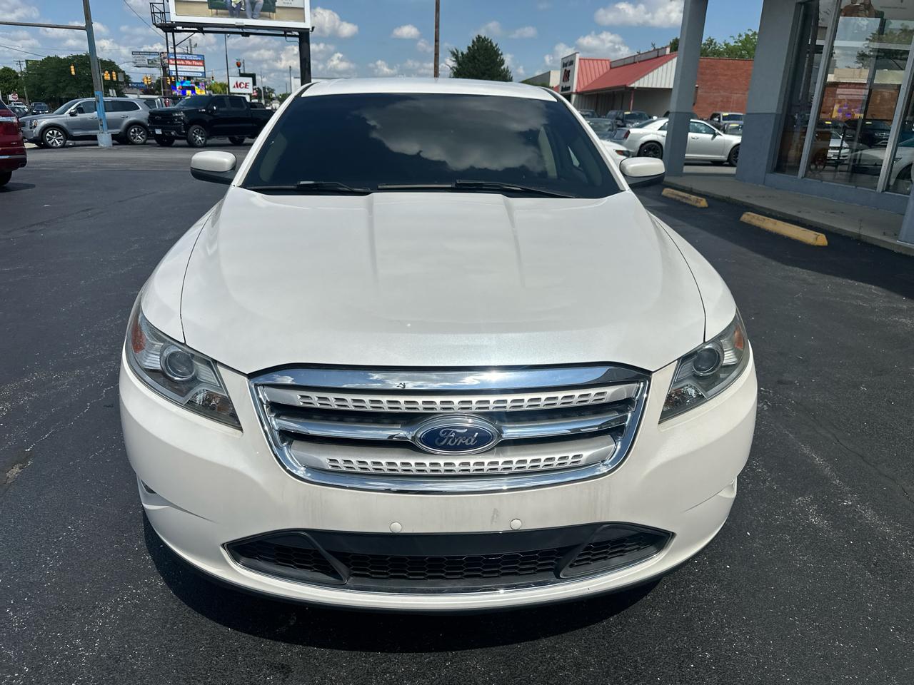Ford Taurus 4dr Sdn SHO AWD 2010