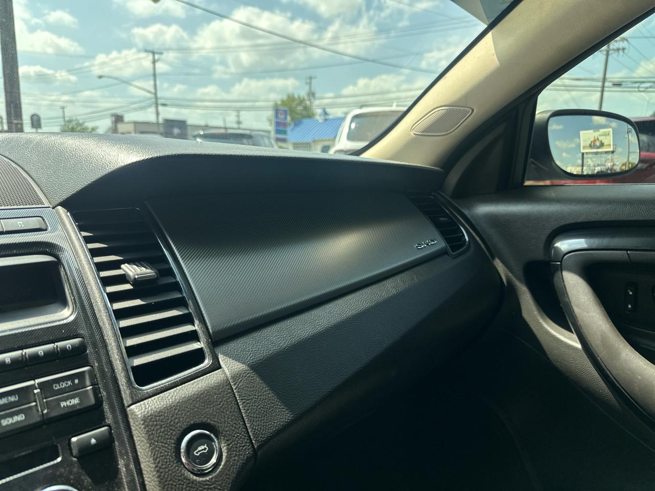 Ford Taurus 4dr Sdn SHO AWD 2010