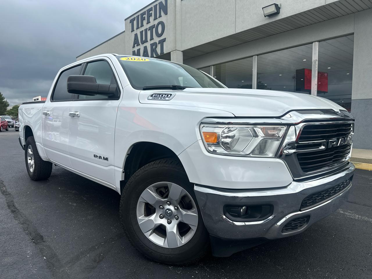 RAM 1500 Big Horn 4x4 Crew Cab 5'7" Box 2020