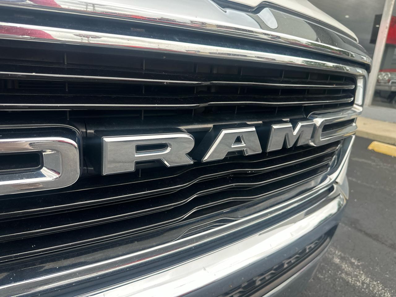 RAM 1500 Big Horn 4x4 Crew Cab 5'7" Box 2020