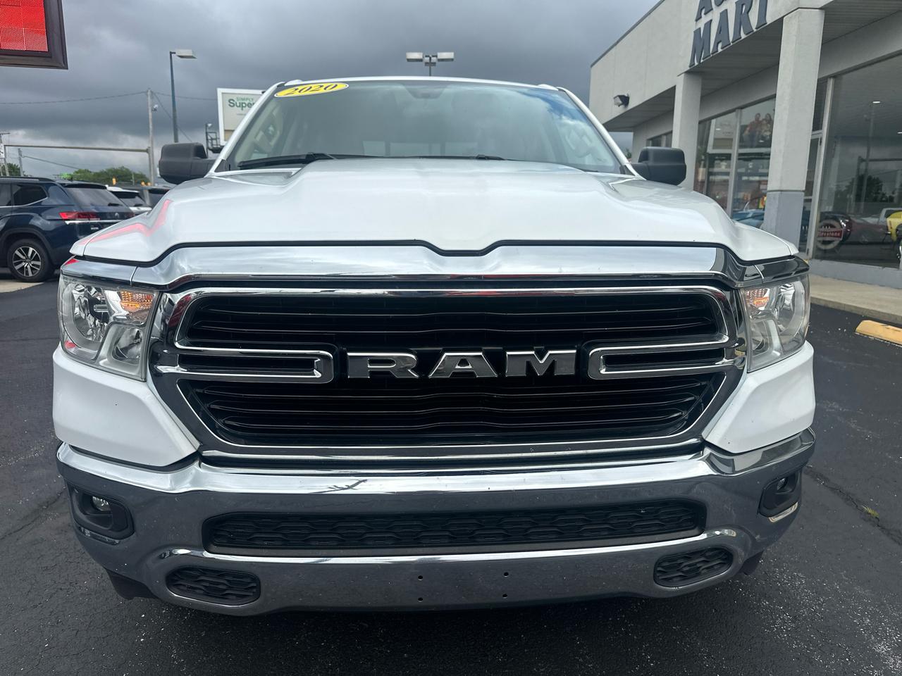 RAM 1500 Big Horn 4x4 Crew Cab 5'7" Box 2020