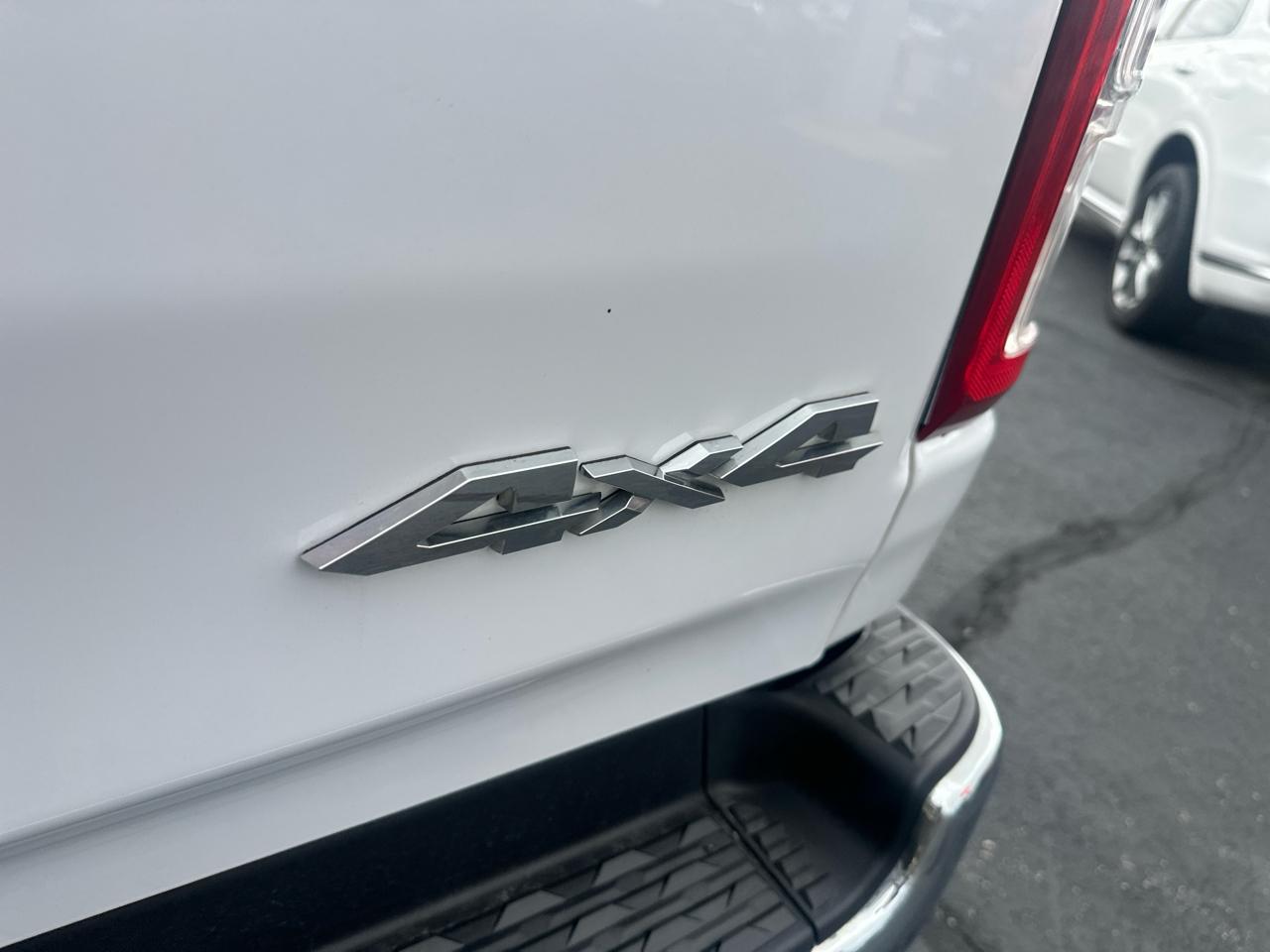 RAM 1500 Big Horn 4x4 Crew Cab 5'7" Box 2020