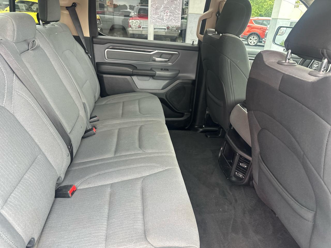 RAM 1500 Big Horn 4x4 Crew Cab 5'7" Box 2020