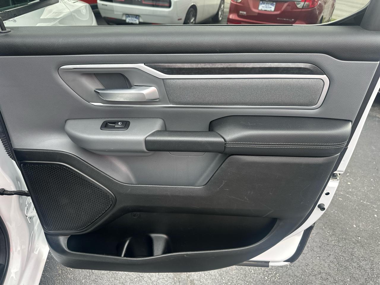 RAM 1500 Big Horn 4x4 Crew Cab 5'7" Box 2020