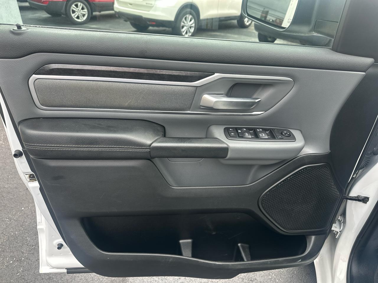 RAM 1500 Big Horn 4x4 Crew Cab 5'7" Box 2020