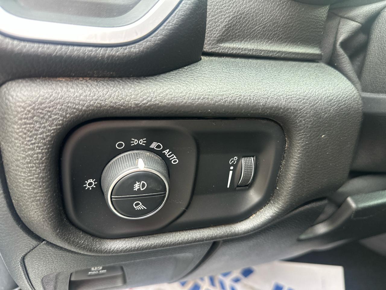 RAM 1500 Big Horn 4x4 Crew Cab 5'7" Box 2020