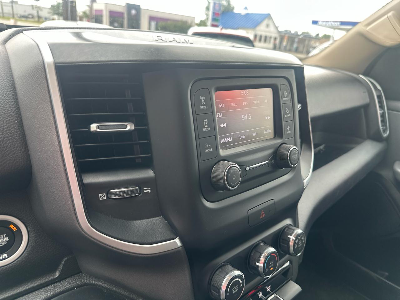 RAM 1500 Big Horn 4x4 Crew Cab 5'7" Box 2020