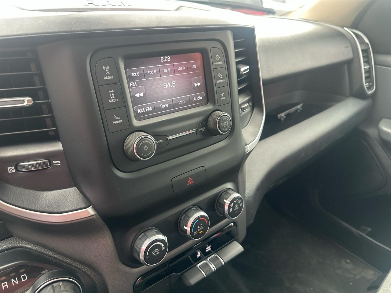 RAM 1500 Big Horn 4x4 Crew Cab 5'7" Box 2020