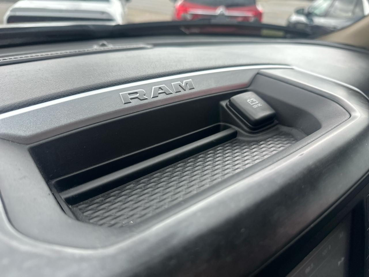 RAM 1500 Big Horn 4x4 Crew Cab 5'7" Box 2020