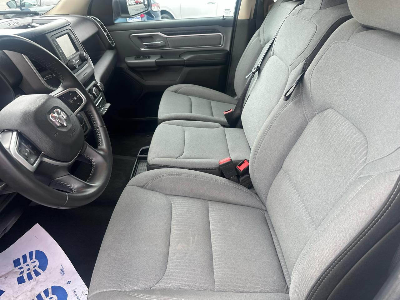 RAM 1500 Big Horn 4x4 Crew Cab 5'7" Box 2020