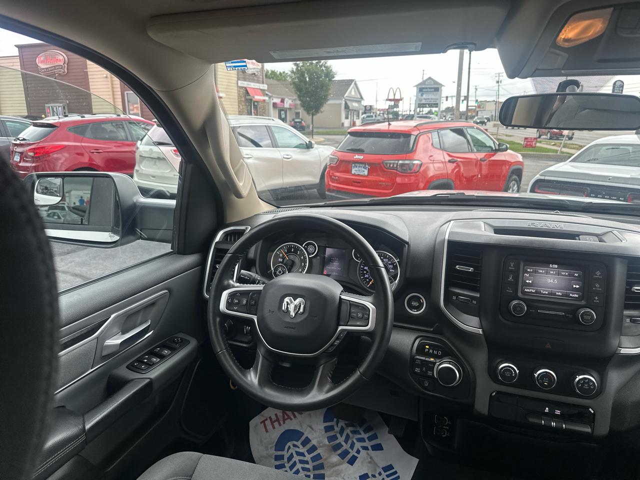 RAM 1500 Big Horn 4x4 Crew Cab 5'7" Box 2020