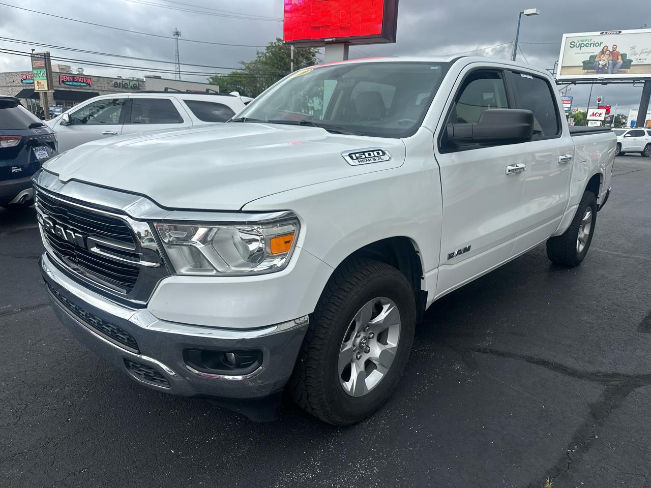 RAM 1500 Big Horn 4x4 Crew Cab 5'7" Box 2020