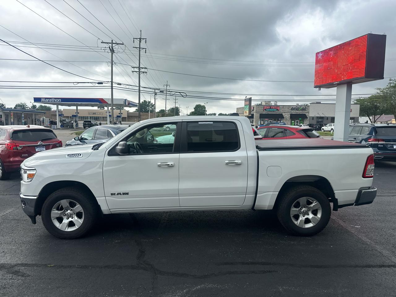 RAM 1500 Big Horn 4x4 Crew Cab 5'7" Box 2020