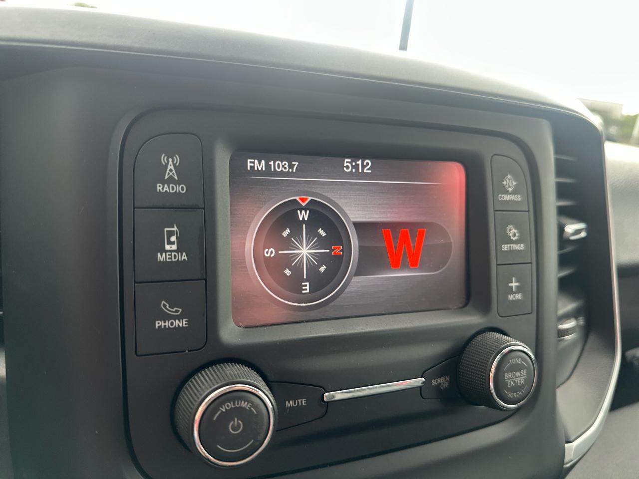 RAM 1500 Big Horn 4x4 Crew Cab 5'7" Box 2020