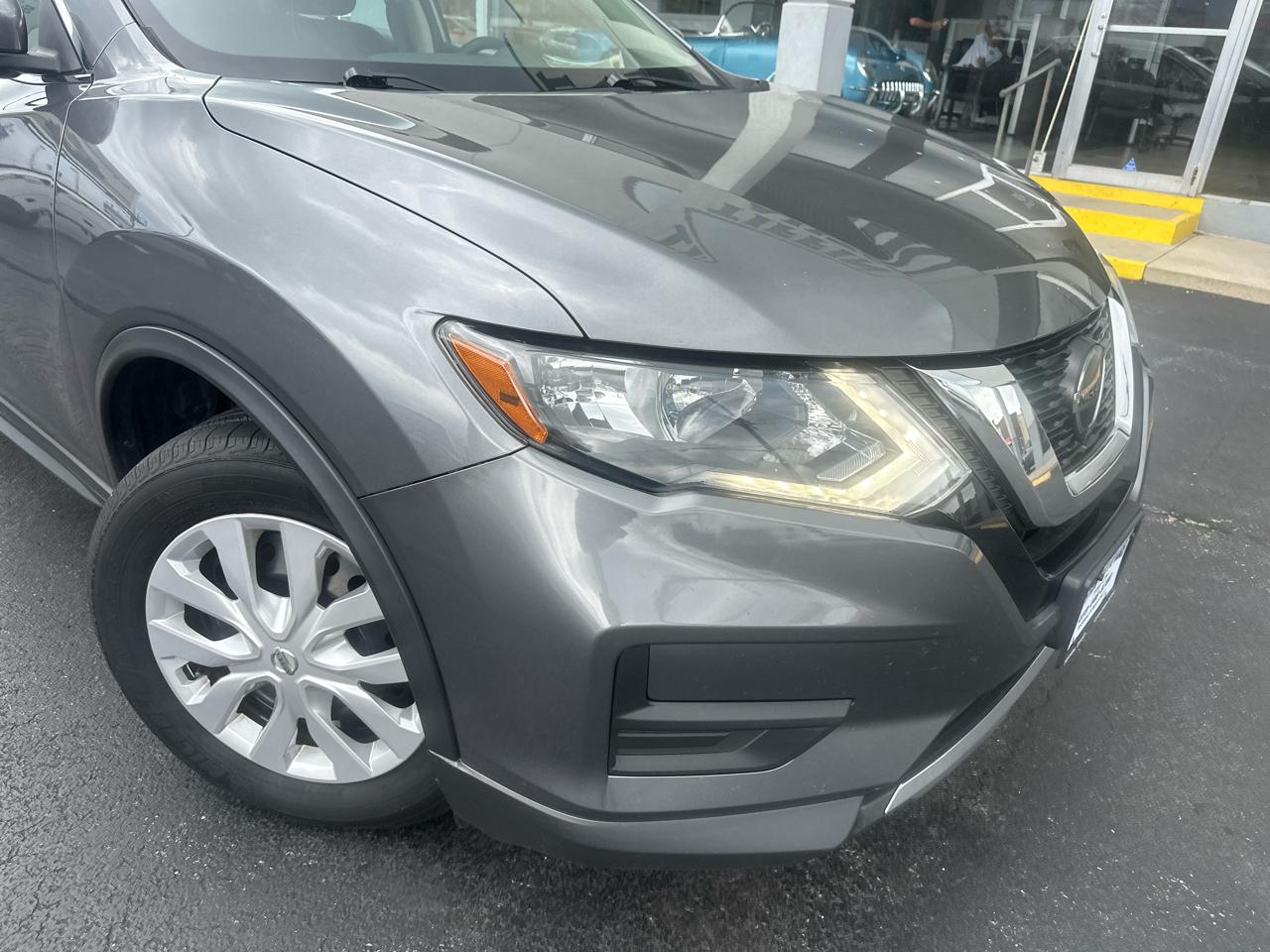 View vehicle photo 3
