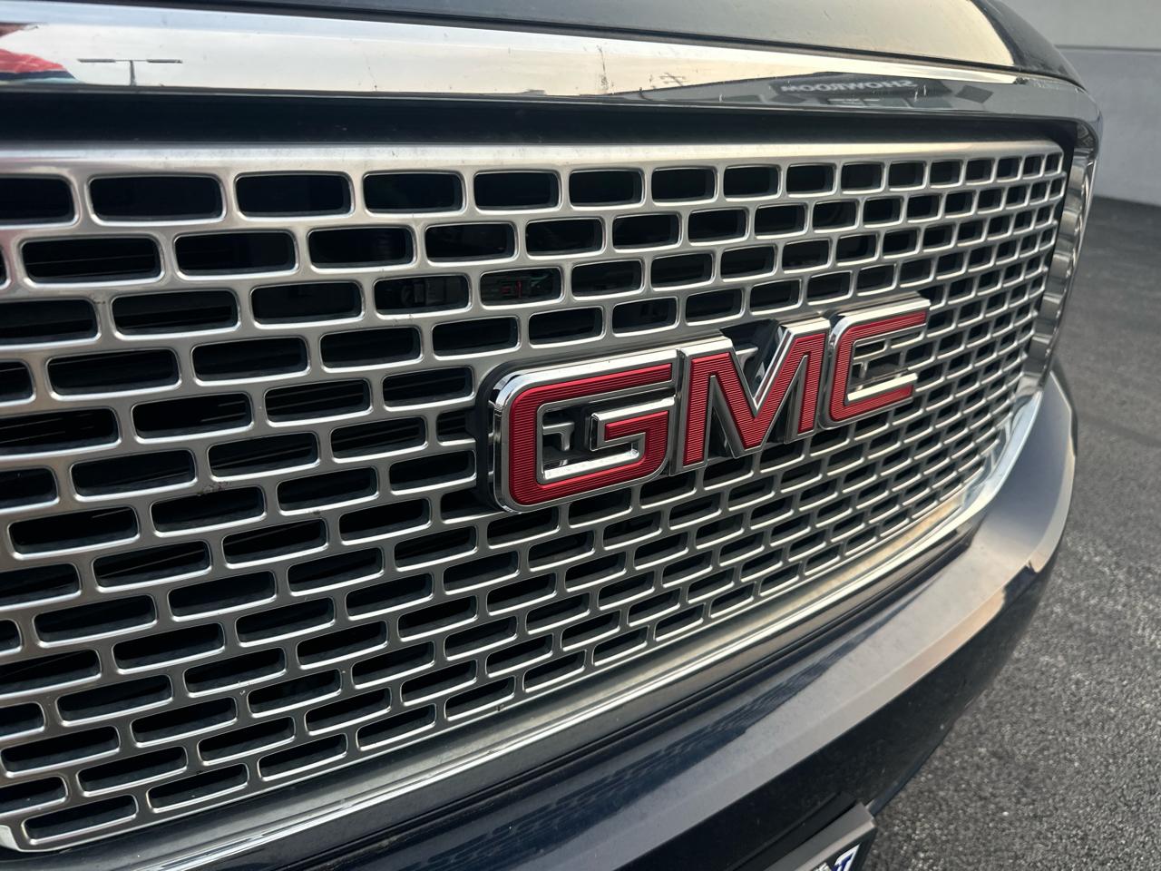 GMC Yukon XL 4WD 4dr Denali 2017
