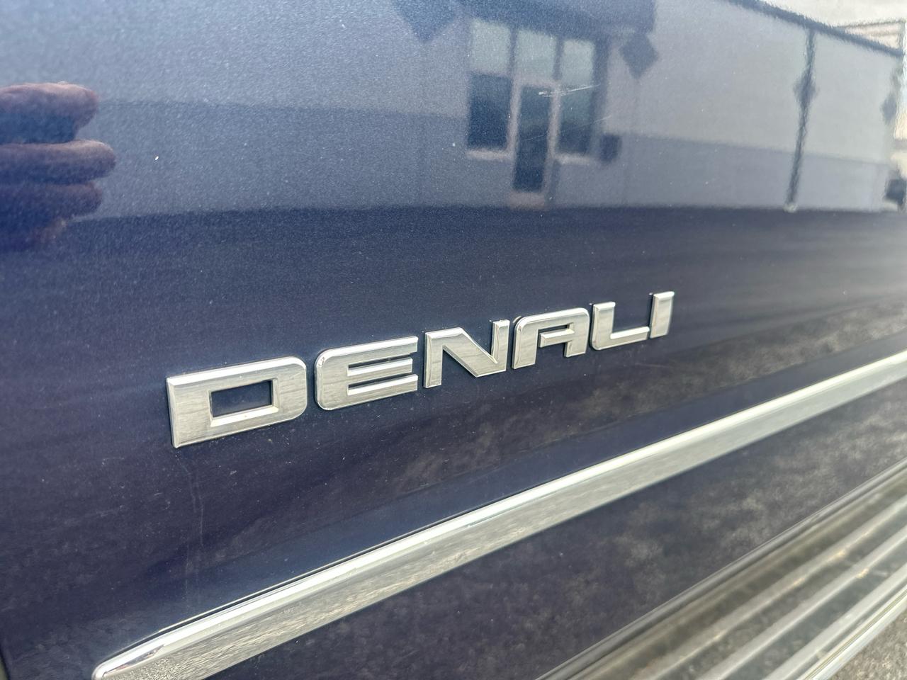 GMC Yukon XL 4WD 4dr Denali 2017