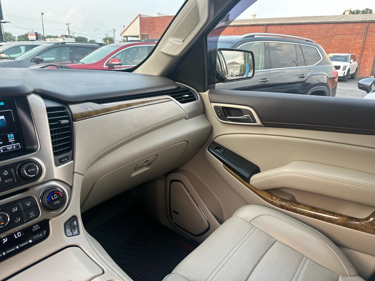 GMC Yukon XL 4WD 4dr Denali 2017