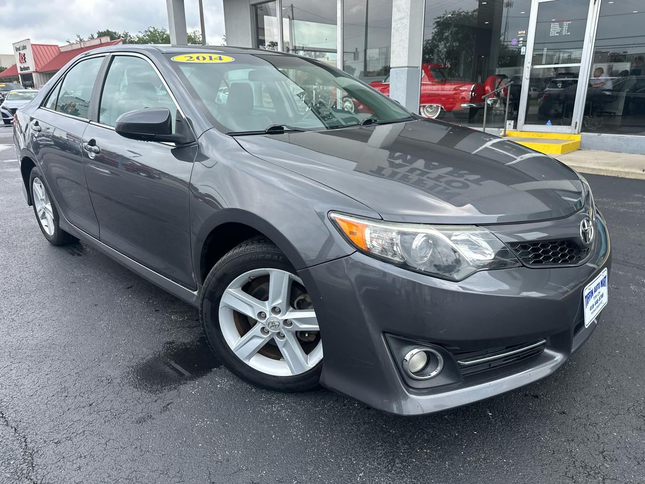 2014 Toyota Camry 4dr Sdn Auto SE