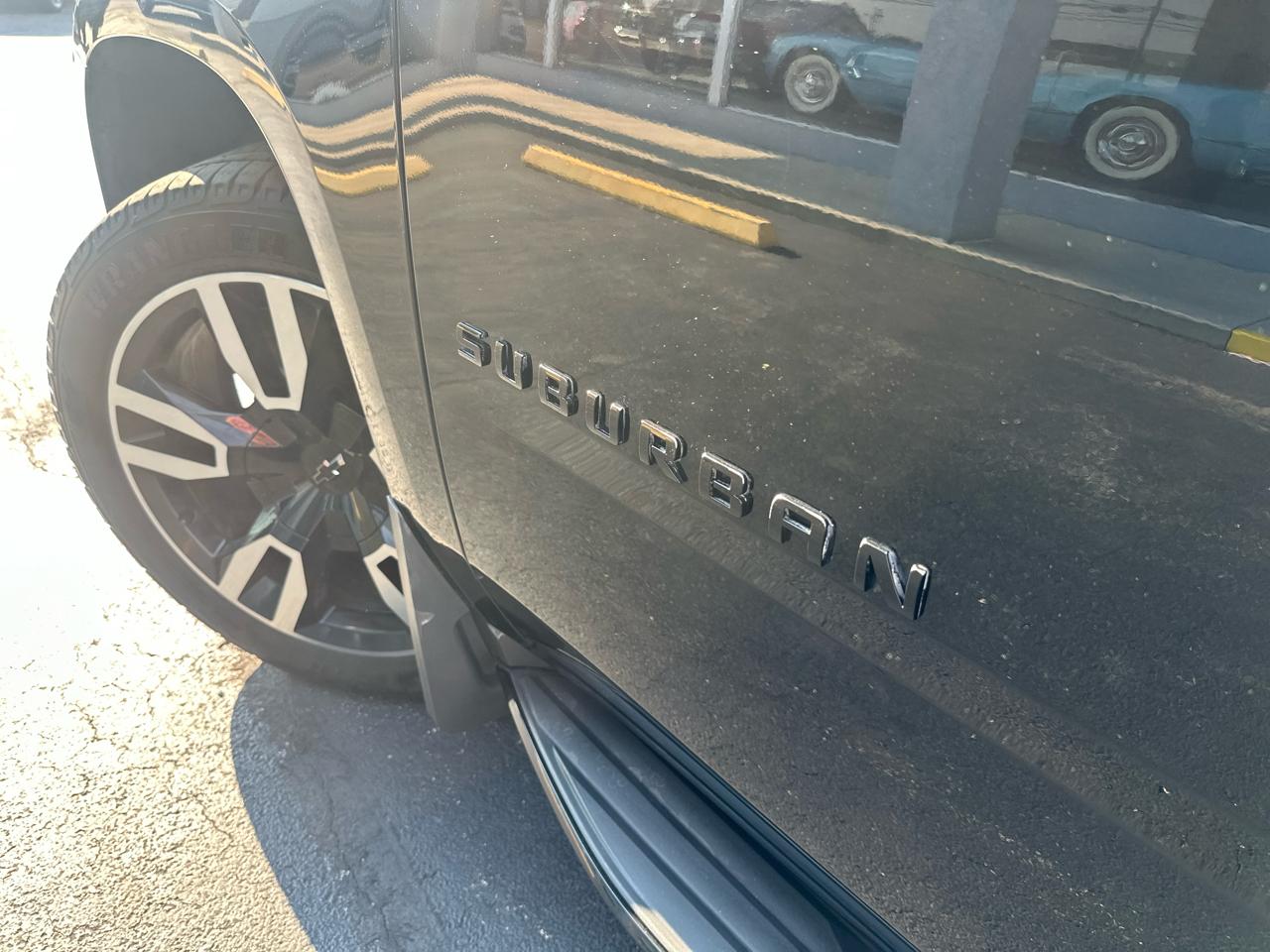 Chevrolet Suburban 4WD 4dr 1500 LT 2018