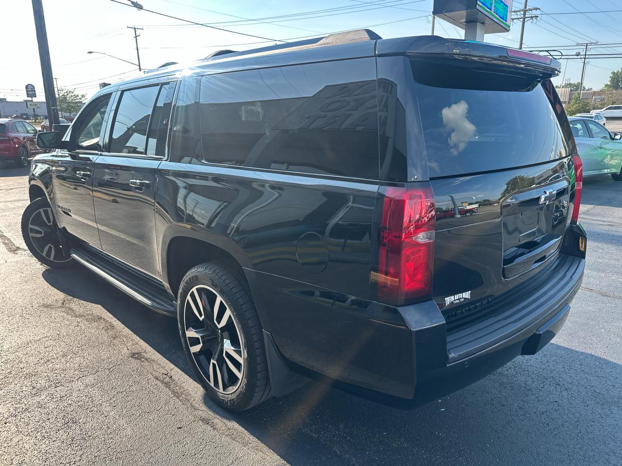 Chevrolet Suburban 4WD 4dr 1500 LT 2018