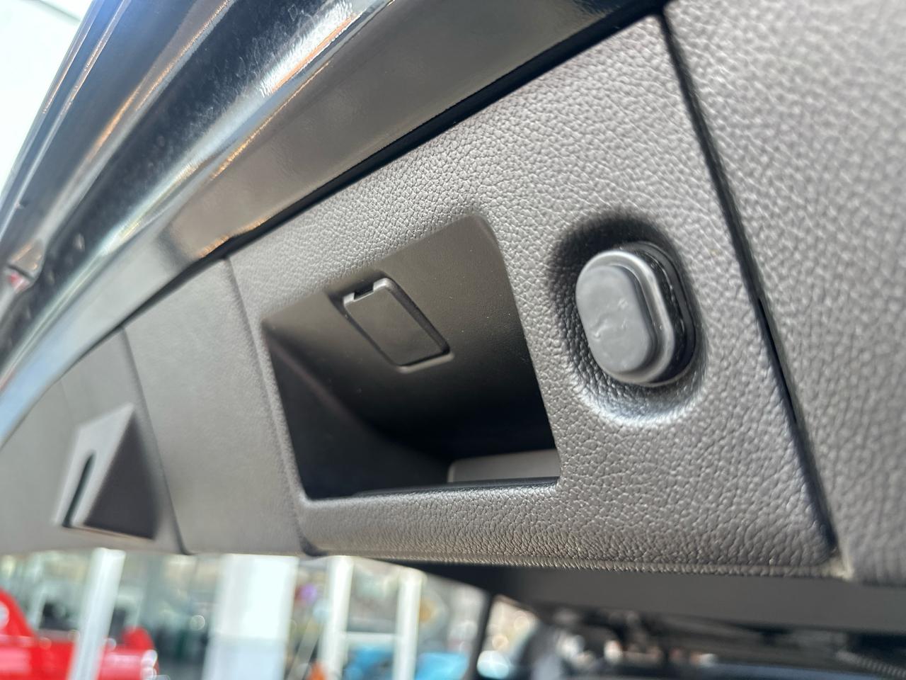 Chevrolet Suburban 4WD 4dr 1500 LT 2018