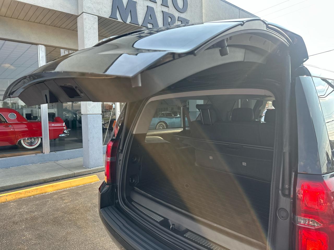 Chevrolet Suburban 4WD 4dr 1500 LT 2018