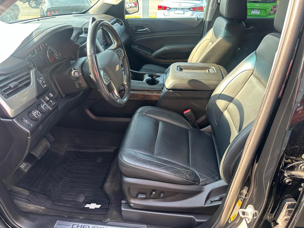 Chevrolet Suburban 4WD 4dr 1500 LT 2018