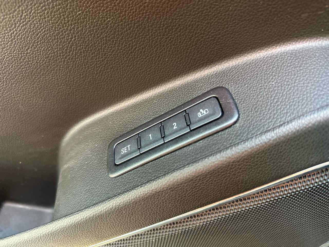 Chevrolet Suburban 4WD 4dr 1500 LT 2018