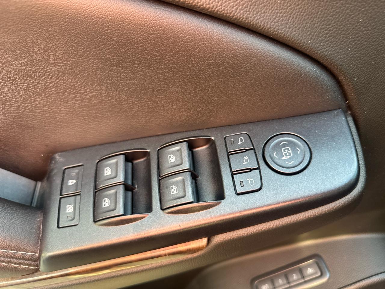 Chevrolet Suburban 4WD 4dr 1500 LT 2018
