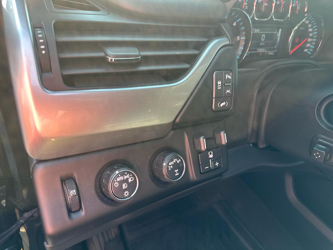 Chevrolet Suburban 4WD 4dr 1500 LT 2018