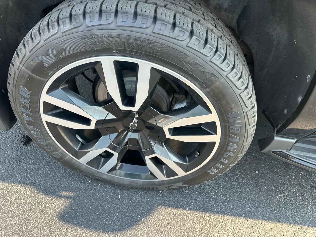 Chevrolet Suburban 4WD 4dr 1500 LT 2018
