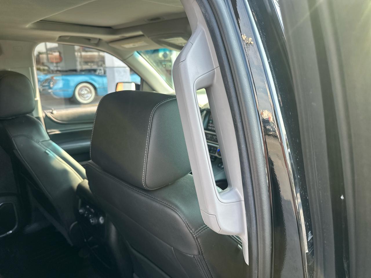 Chevrolet Suburban 4WD 4dr 1500 LT 2018