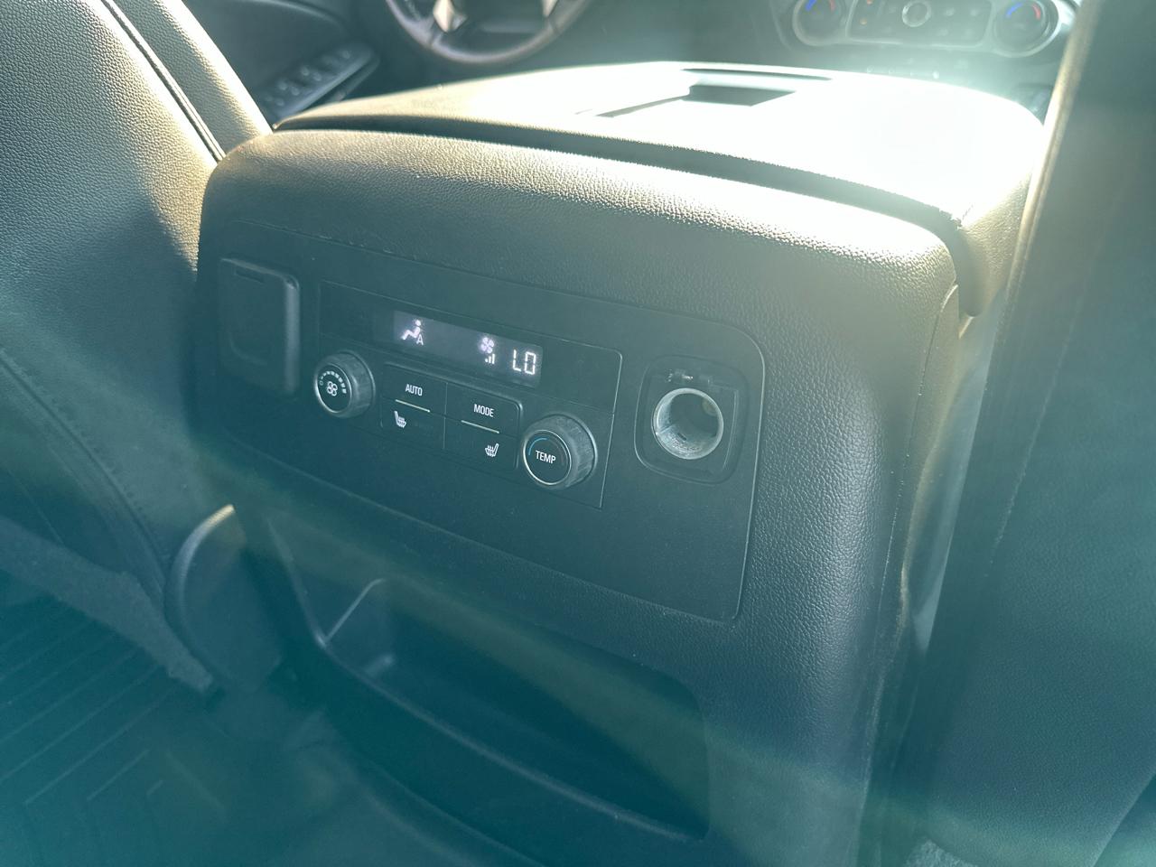 Chevrolet Suburban 4WD 4dr 1500 LT 2018