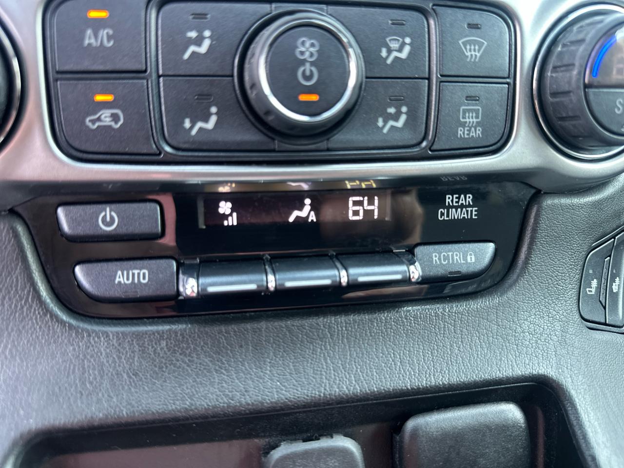 Chevrolet Suburban 4WD 4dr 1500 LT 2018