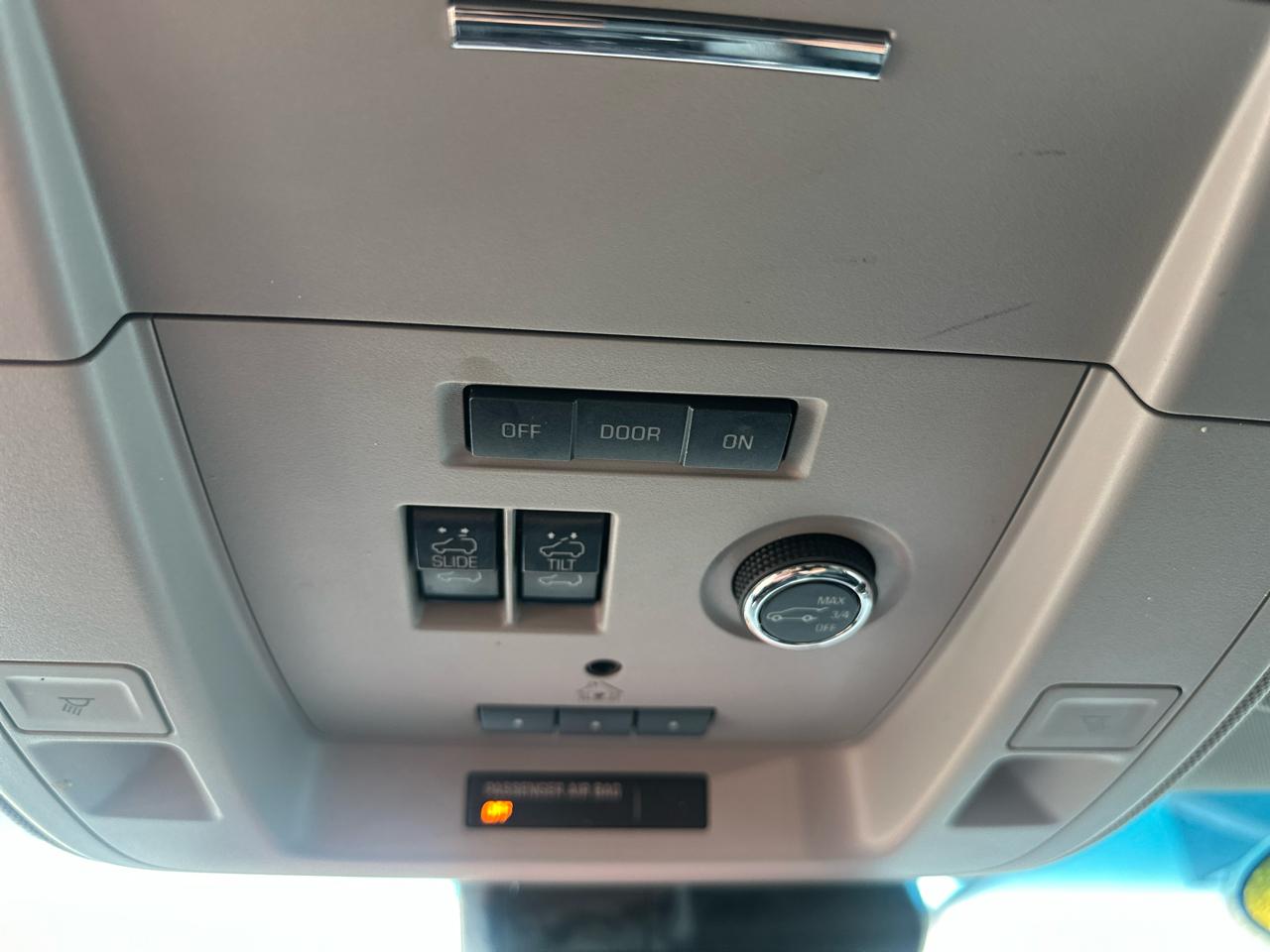 Chevrolet Suburban 4WD 4dr 1500 LT 2018