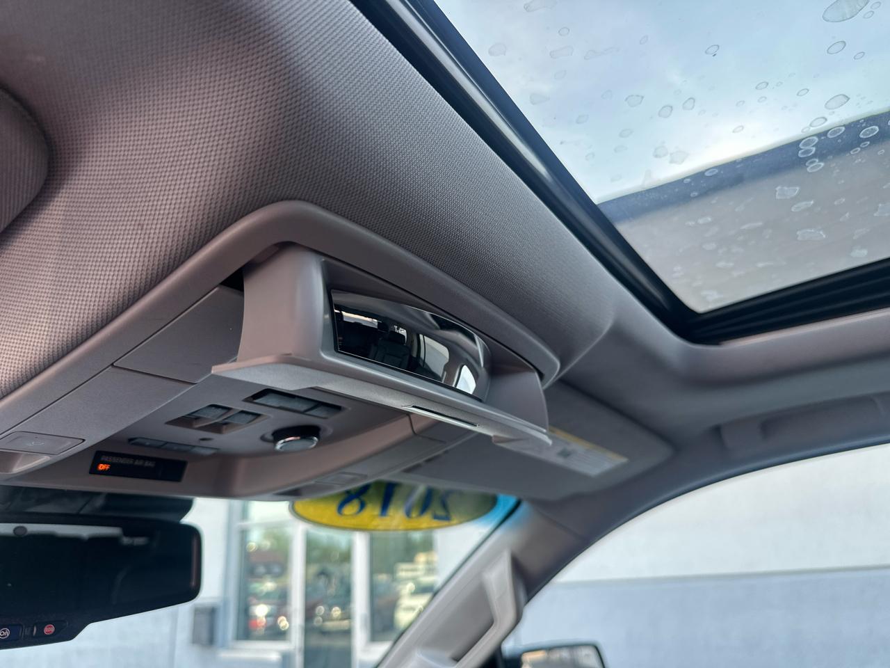 Chevrolet Suburban 4WD 4dr 1500 LT 2018