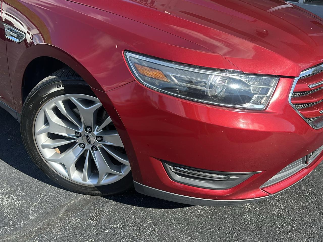 Ford Taurus 4dr Sdn Limited FWD 2016