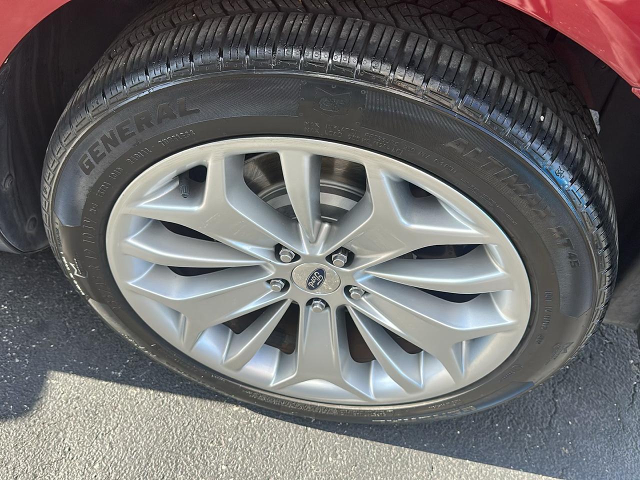 Ford Taurus 4dr Sdn Limited FWD 2016