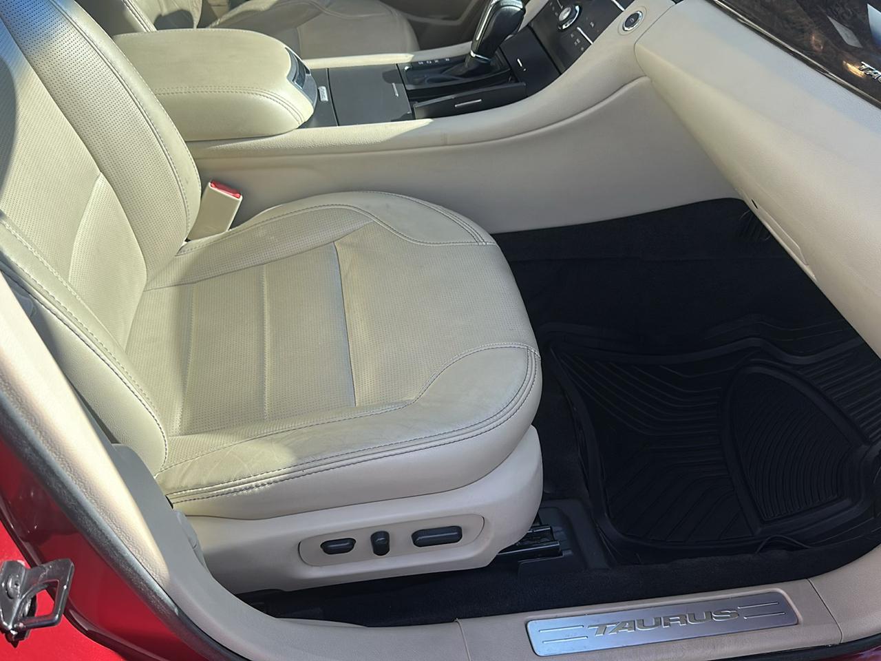 Ford Taurus 4dr Sdn Limited FWD 2016
