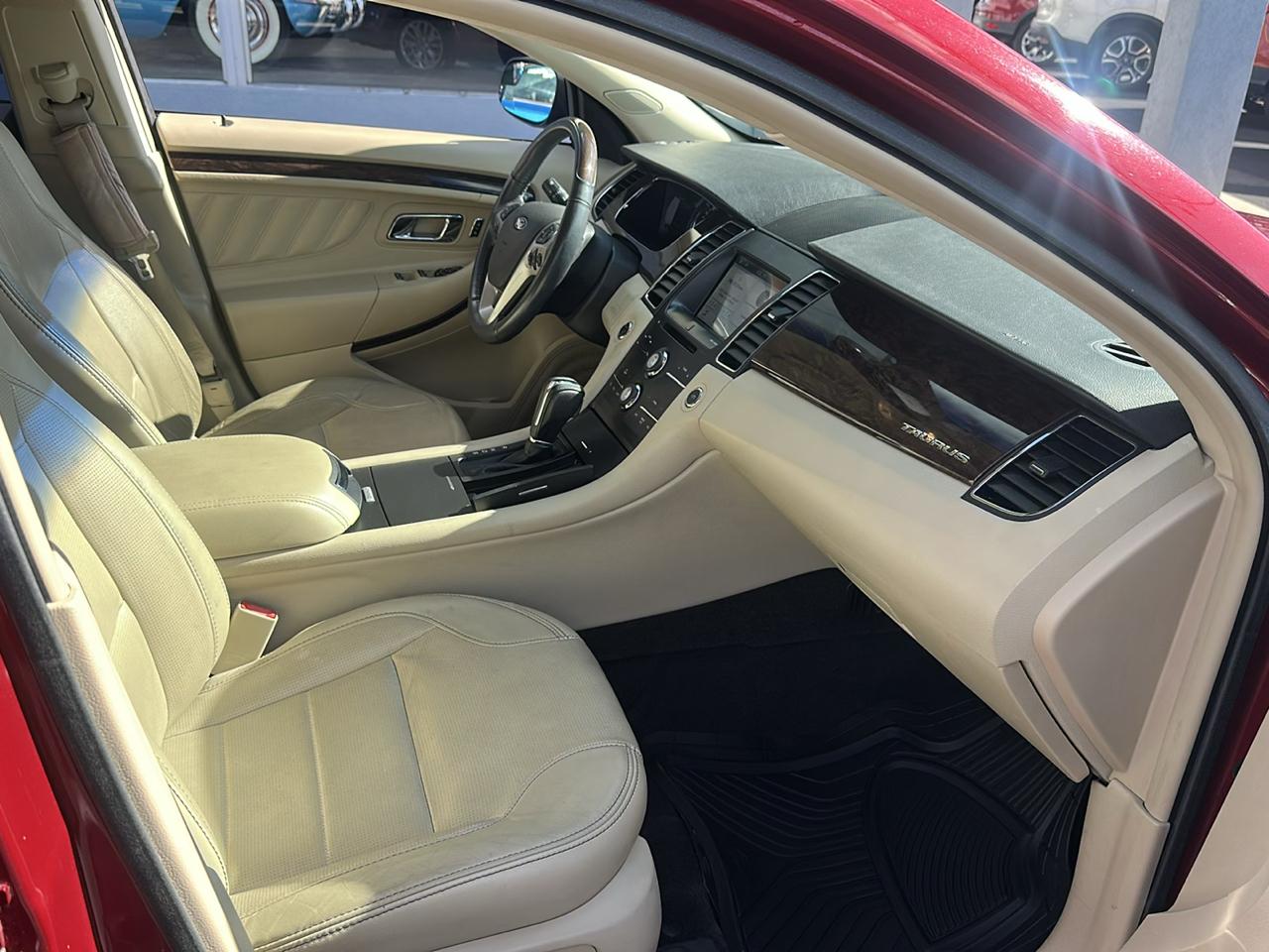 Ford Taurus 4dr Sdn Limited FWD 2016