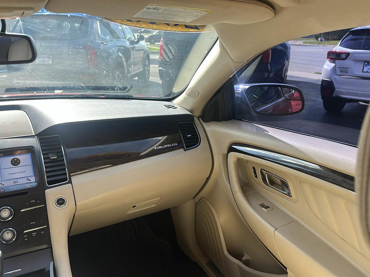 Ford Taurus 4dr Sdn Limited FWD 2016