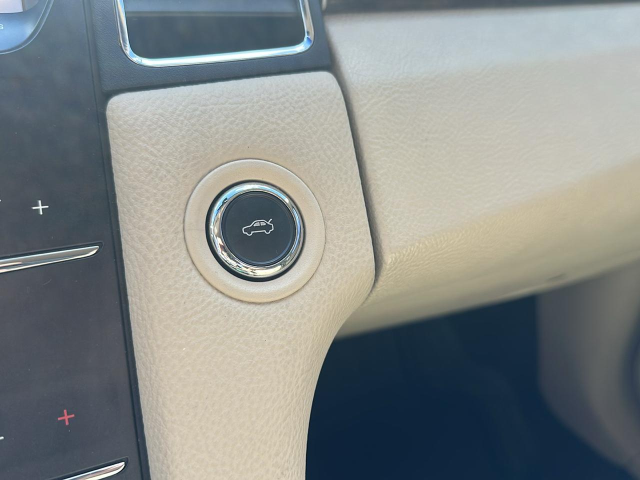 Ford Taurus 4dr Sdn Limited FWD 2016