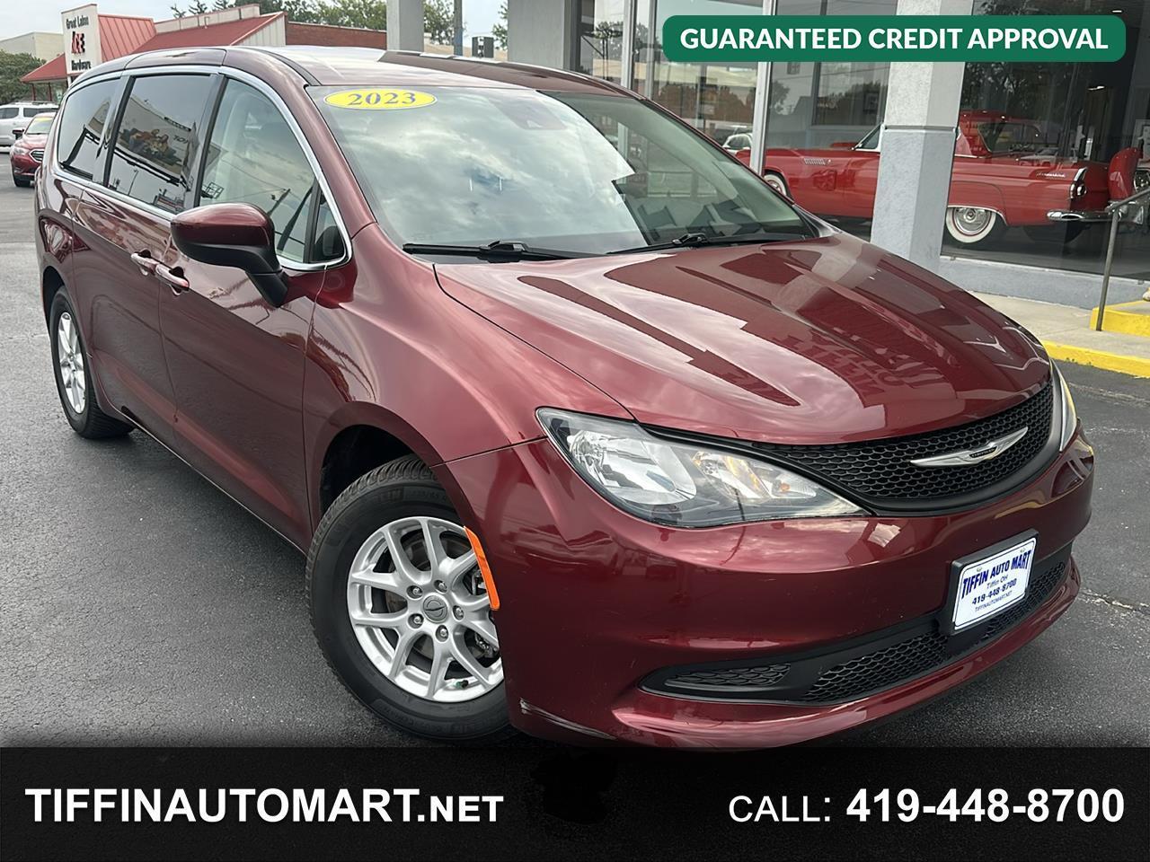 2023 Chrysler Voyager LX FWD
